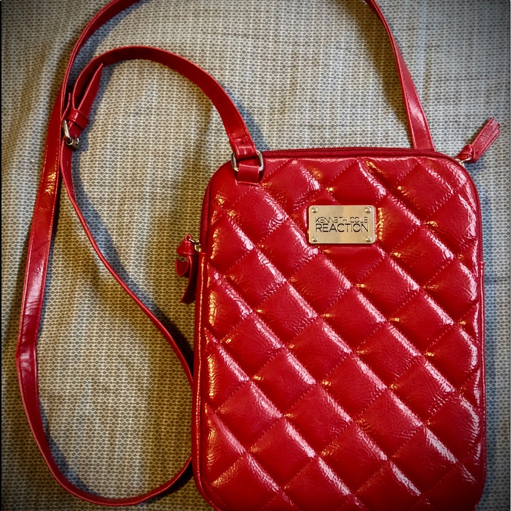 Red Kenneth Cole Reaction Shoulderbag